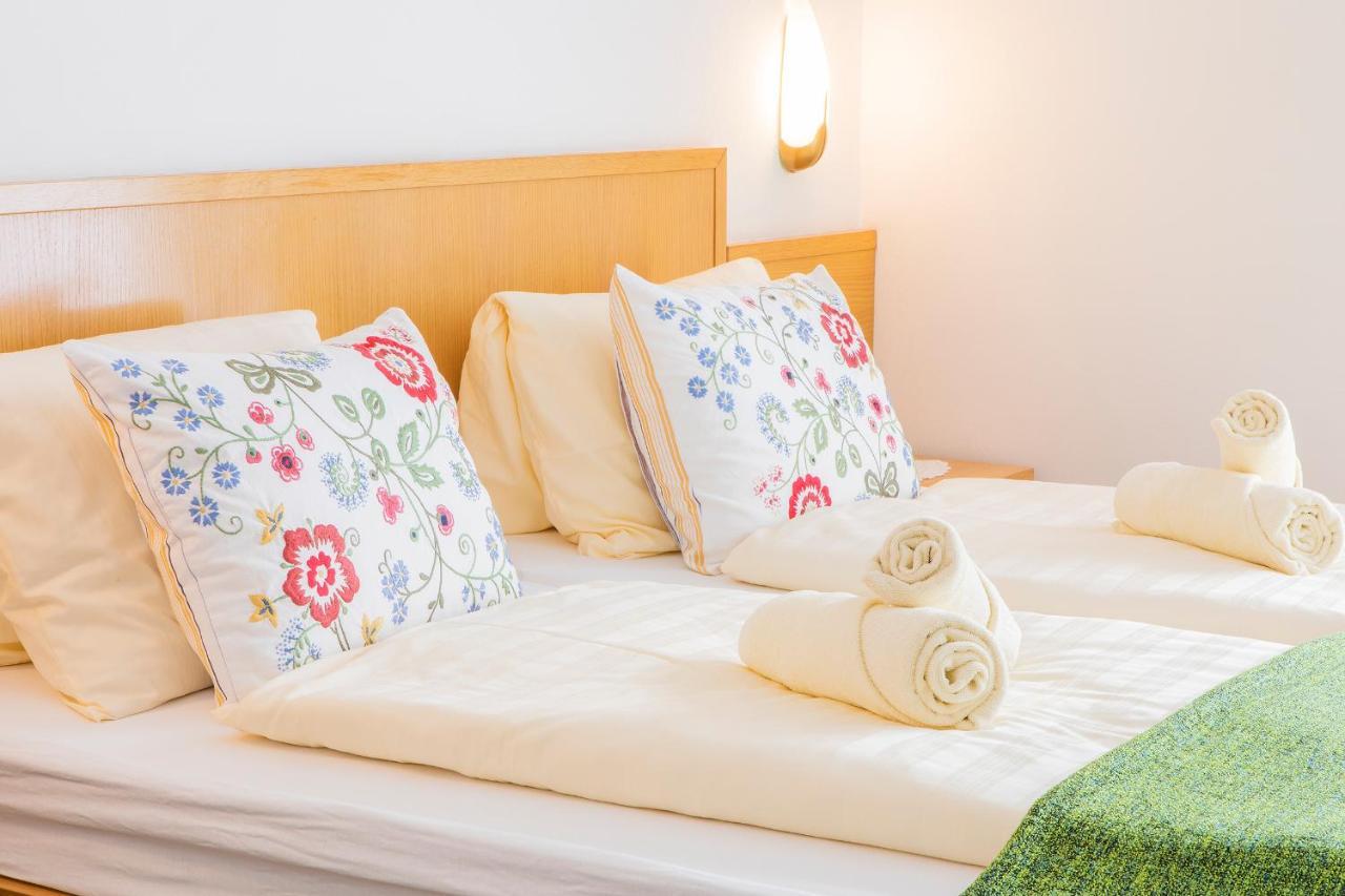 Hotel Garni Weberhausl ชตรอเบิล ภายนอก รูปภาพ